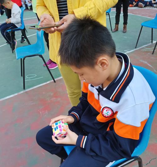 《掌握最强大脑魔方出装攻略》（以视频教学为主，让你成为魔方大师）