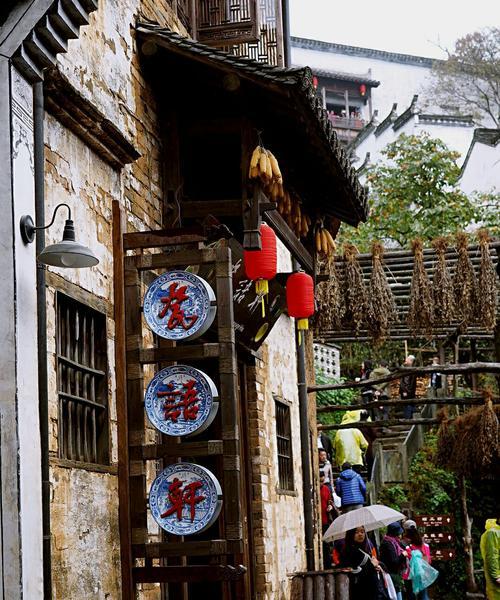 探索山外桃源（穿越山外桃源，畅享奇幻冒险之旅）
