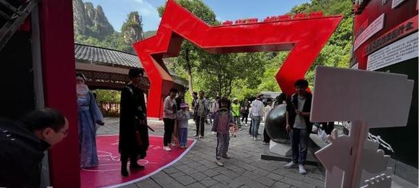 《探索十里画廊，解开谜题的游戏攻略》（探寻隐藏在画廊背后的秘密，挑战智力与解谜的极限）